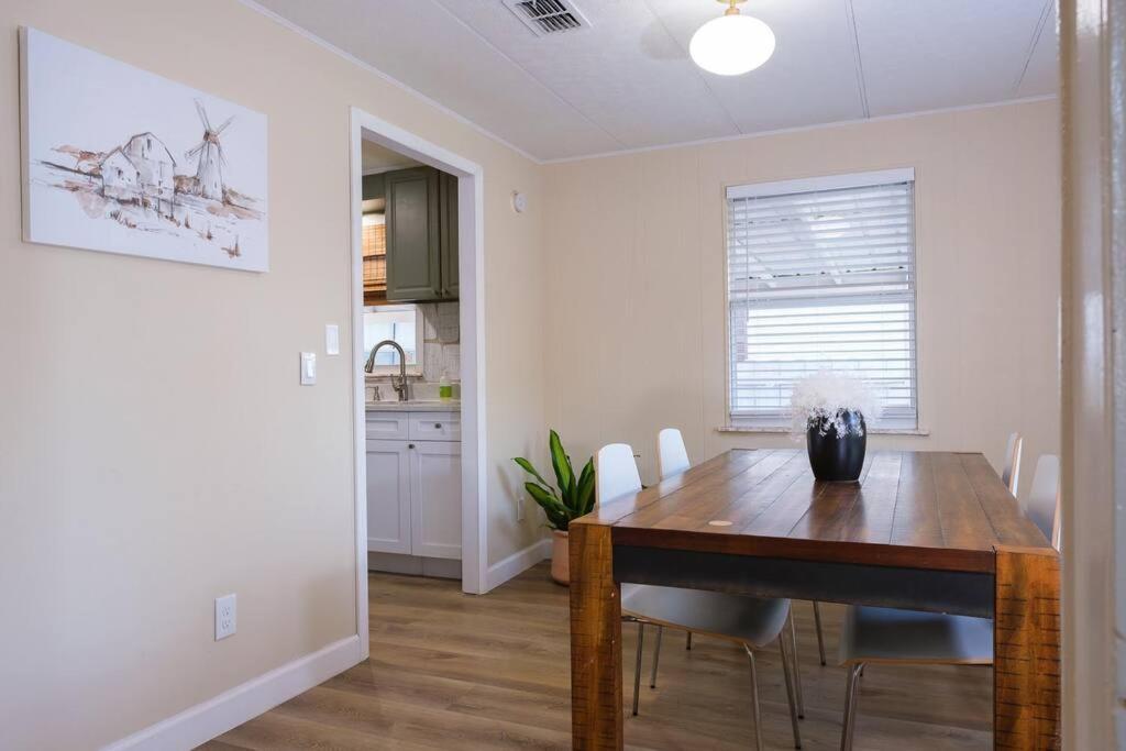 Вилла House Near Tampa Zoo And Busch Gardens, Free High Speed Wifi Экстерьер фото