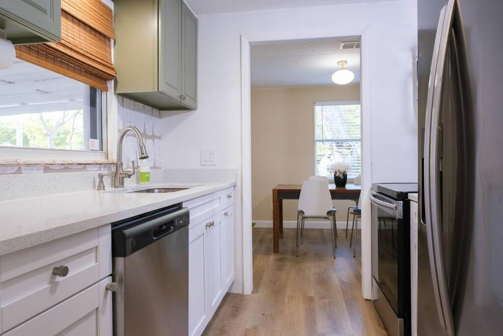 Вилла House Near Tampa Zoo And Busch Gardens, Free High Speed Wifi Экстерьер фото
